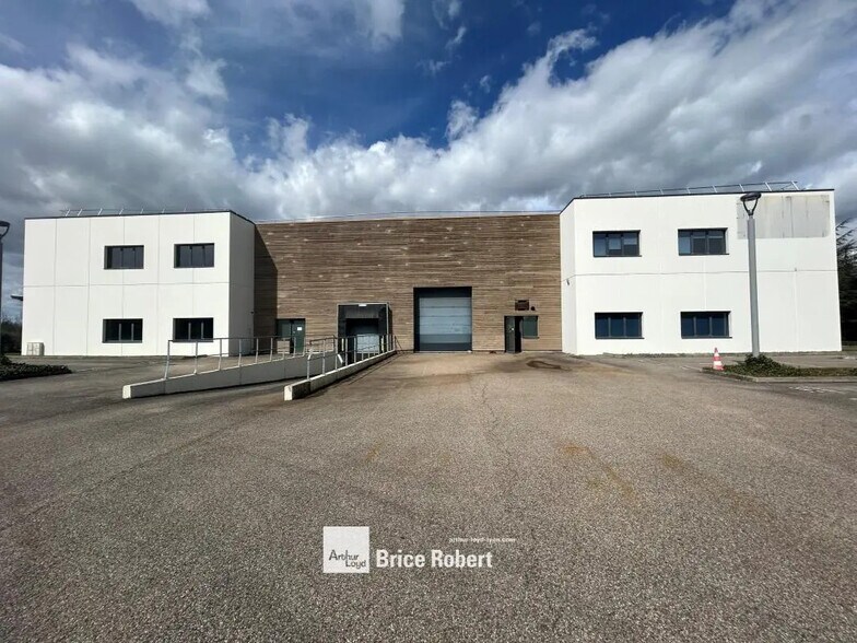Bureau dans Saint-Priest à vendre - Photo du bâtiment - Image 2 de 9