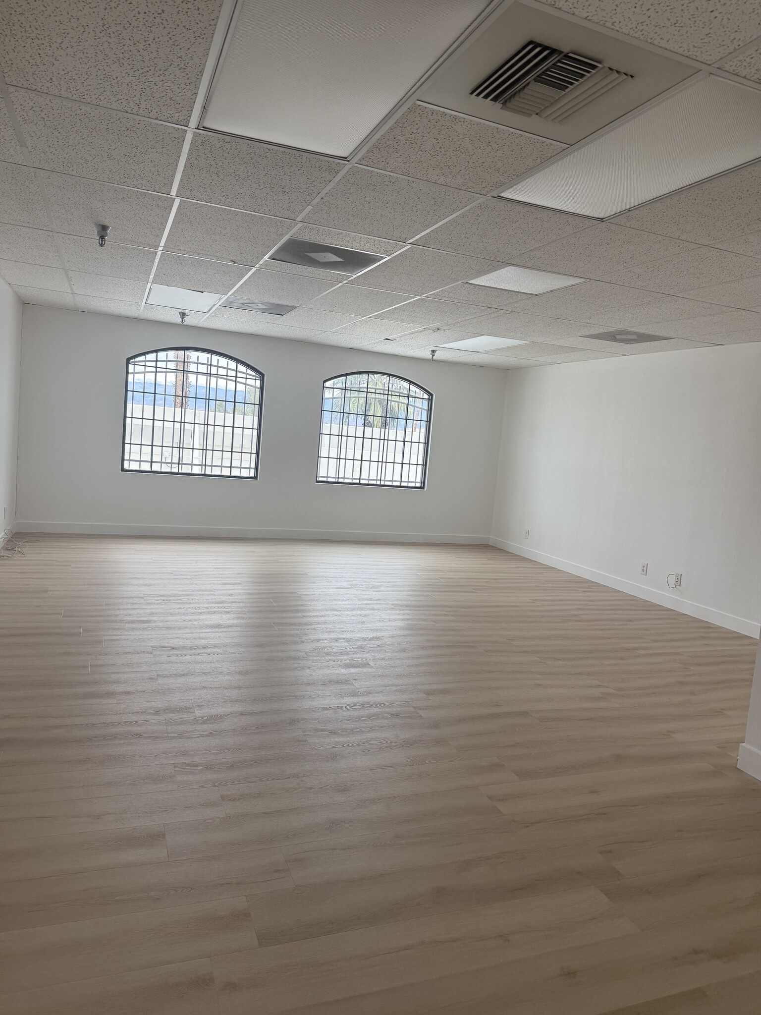 73375 El Paseo, Palm Desert, CA for lease Interior Photo- Image 1 of 2