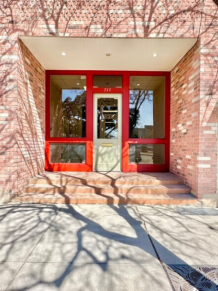 717 Dolorosa St, San Antonio, TX for lease - Building Photo - Image 2 of 23