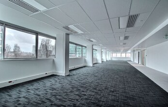 Office in Paris for lease Interior Photo- Image 1 of 4