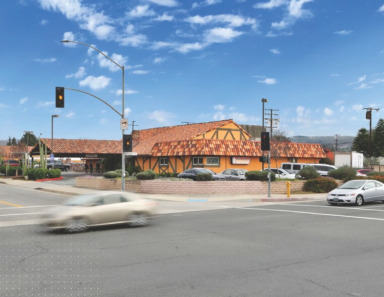 2200 E Garvey Ave S, West Covina, CA à vendre - Photo du bâtiment - Image 2 de 8