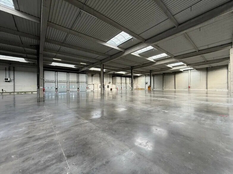 Industrial in Bussy-Saint-Georges for lease - Interior Photo - Image 2 of 7