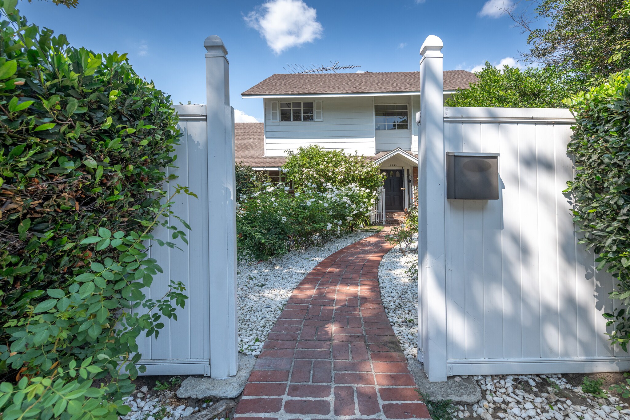 12455 Sarah St, Studio City, CA for lease Building Photo- Image 1 of 44