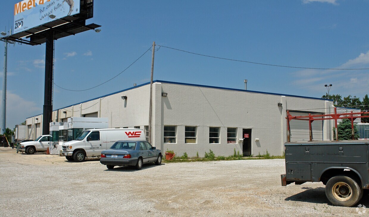 15W740 Frontage Rd, Willowbrook, IL for lease Interior Photo- Image 1 of 2