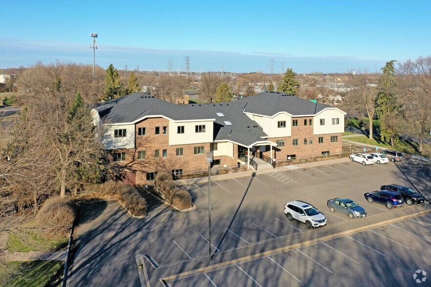 299 Coon Rapids Blvd NW, Coon Rapids, MN à louer - Photo du bâtiment - Image 2 de 9