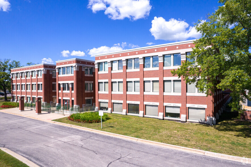 1717 Deerfield Rd, Deerfield, IL à louer - Photo du bâtiment - Image 1 de 10