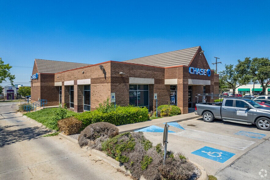 11888 Marsh Ln, Dallas, TX for lease - Building Photo - Image 2 of 21