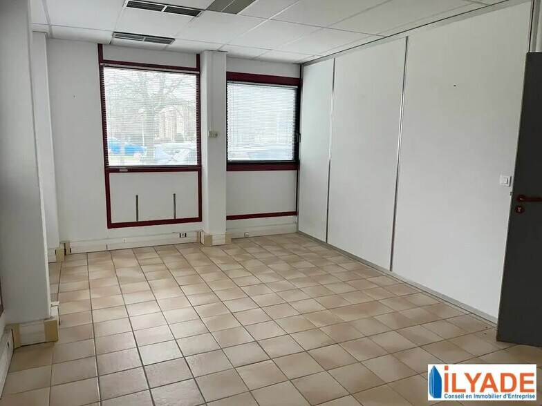 Bureau dans Meyreuil à louer - Photo intérieure - Image 2 de 5