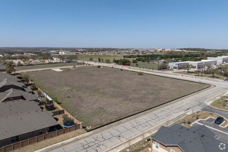 1641 Highland Falls Dr, Leander, TX à vendre - Photo du bâtiment - Image 2 de 7