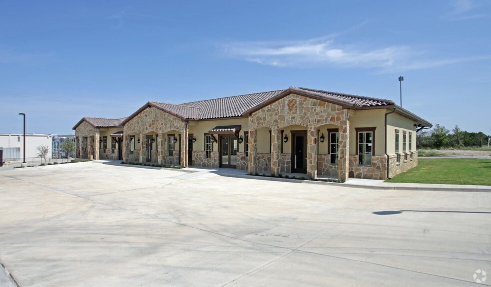 E 181 E BB Fielder Rd  Suite 300, Weatherford, TX for lease - Primary Photo - Image 3 of 25