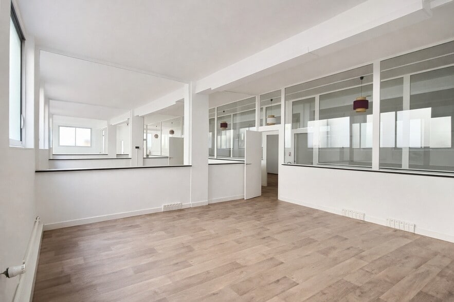 Office in Paris for lease - Interior Photo - Image 1 of 10