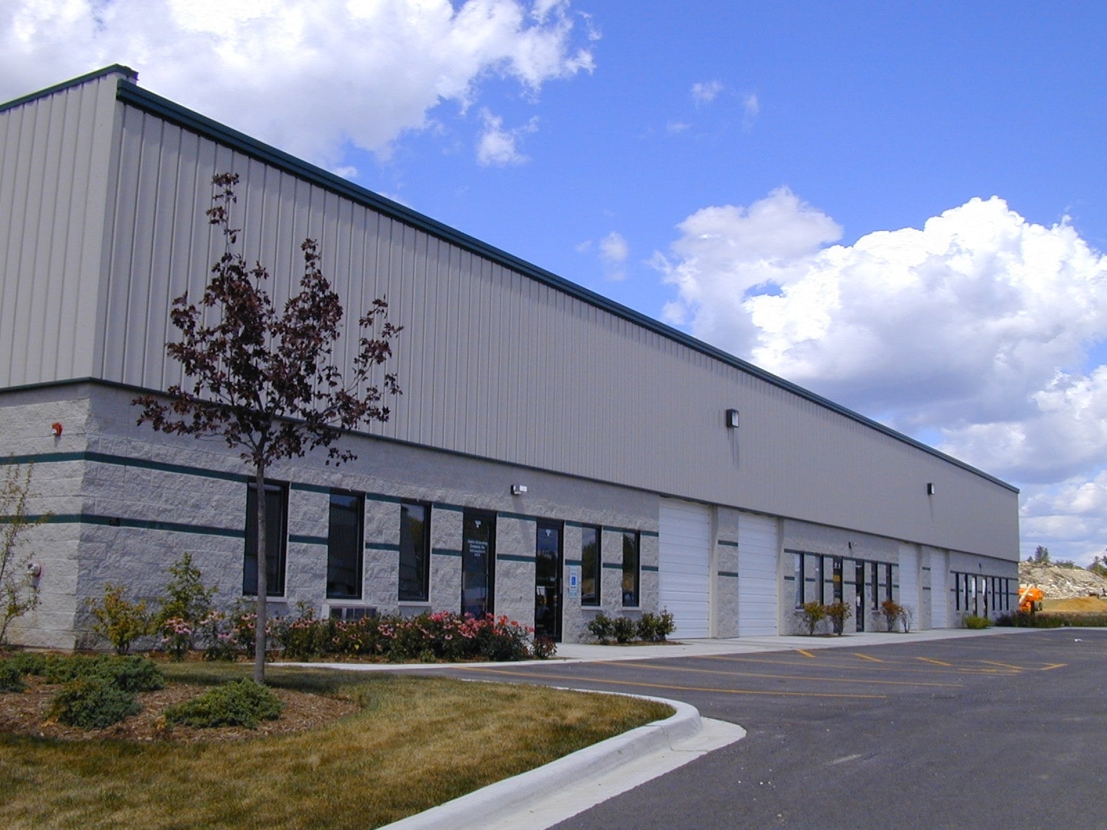1520 Industrial Dr, Lake In The Hills, IL for lease Primary Photo- Image 1 of 5