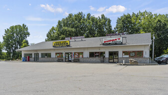 2-Hwy Retail near McDonald's, Pilot, Petro - Station d’essence