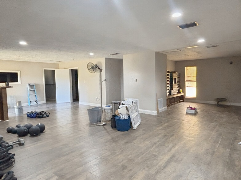 1806 E 50th St, Texarkana, AR for sale - Interior Photo - Image 2 of 18