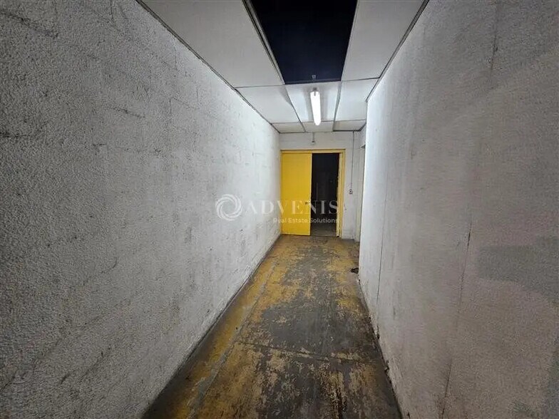 Office in Pantin for lease - Building Photo - Image 3 of 10
