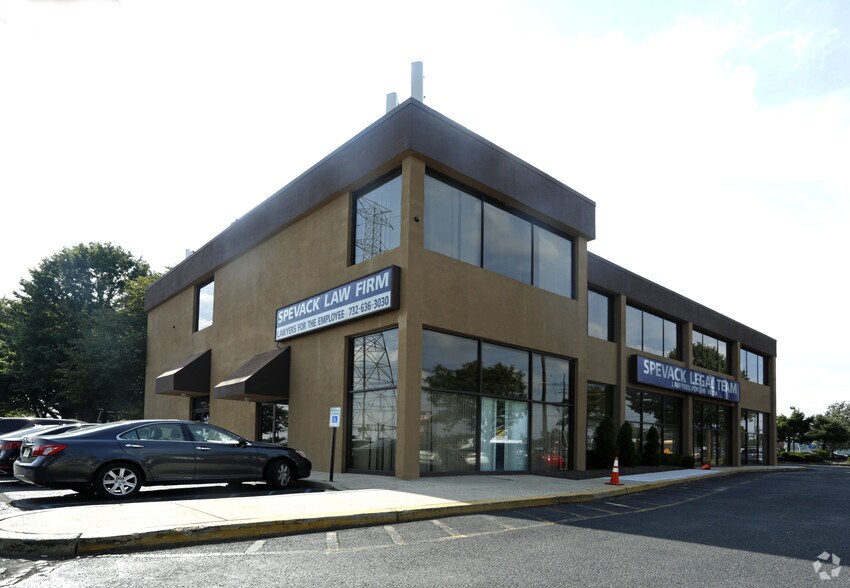 521-523 Green St, Iselin, NJ à louer - Photo du bâtiment - Image 2 de 4