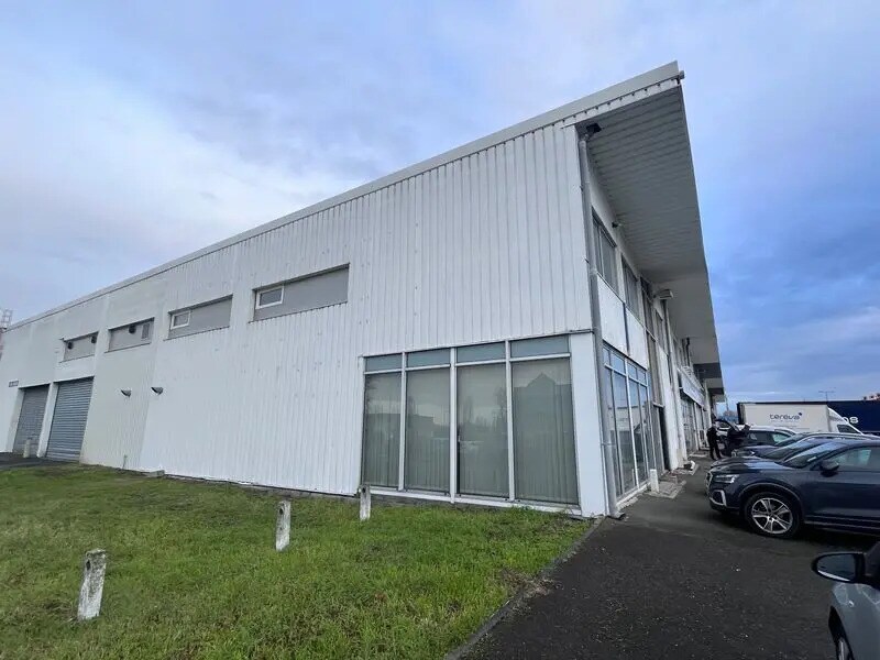 Flex in Bordeaux for lease Building Photo- Image 1 of 8
