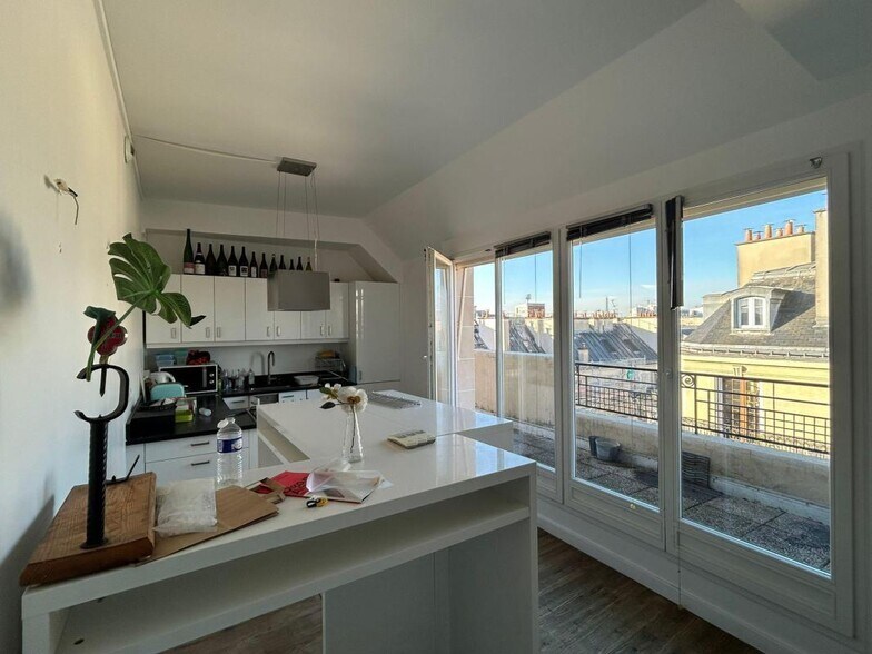 68 Rue D'Hauteville, Paris for lease - Interior Photo - Image 3 of 12