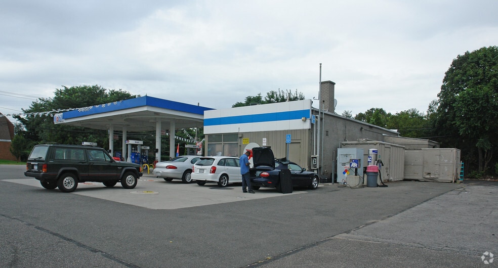 950 Carmans Rd, Massapequa Park, NY à louer - Photo du bâtiment - Image 2 de 3