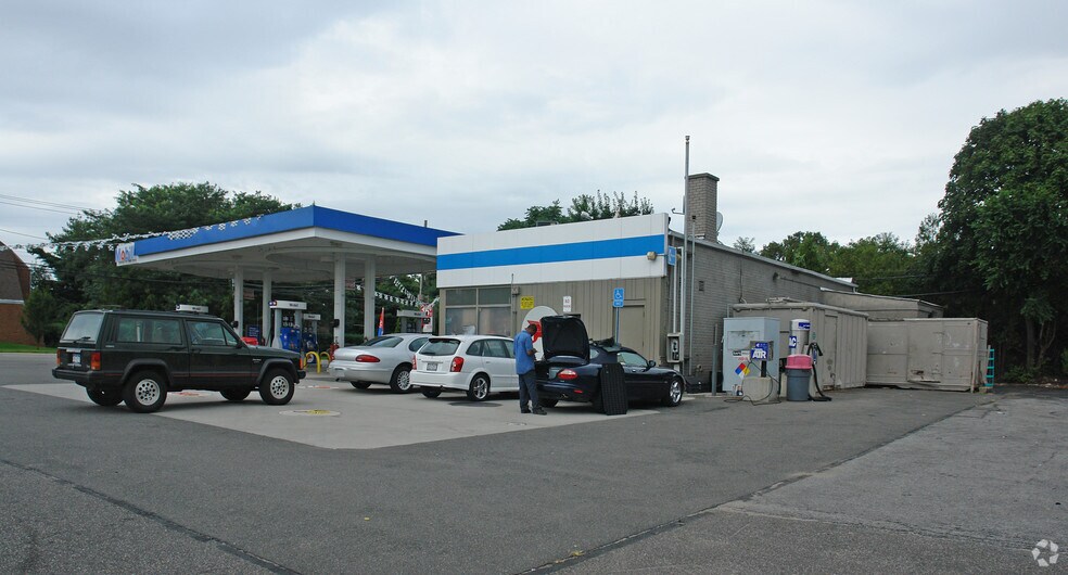 950 Carmans Rd, Massapequa Park, NY à louer - Photo du bâtiment - Image 2 de 3