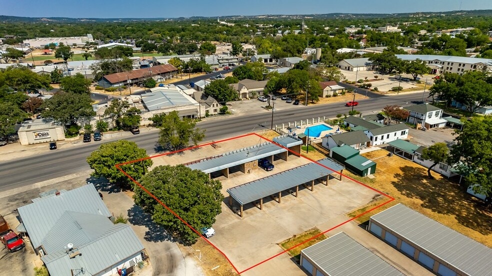 405 S Washington St, Fredericksburg, TX à vendre - Photo du bâtiment - Image 3 de 21