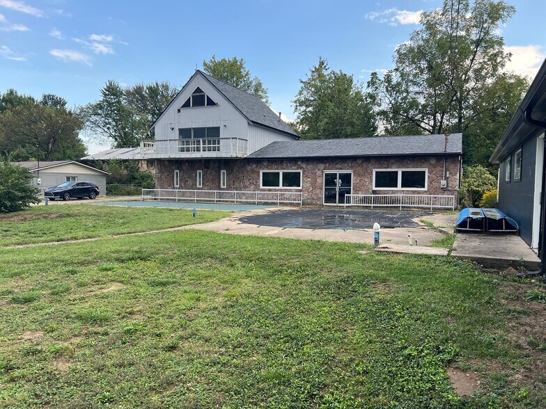 805 Ohio Pike, Cincinnati, OH à vendre - Photo du bâtiment - Image 2 de 21