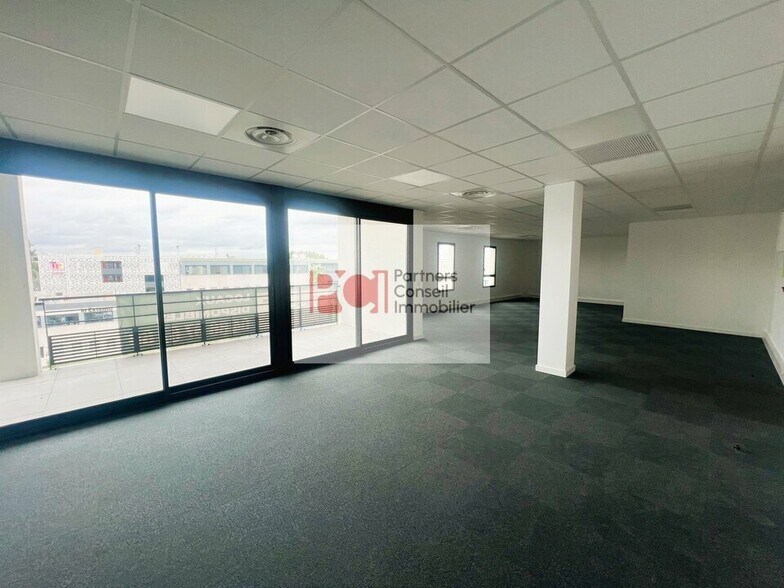 Office in Nîmes for lease - Interior Photo - Image 2 of 3