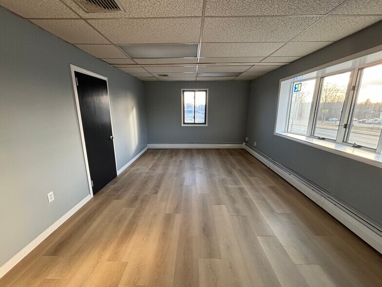 542-544 Main St, Cromwell, CT à louer - Photo du bâtiment - Image 3 de 20