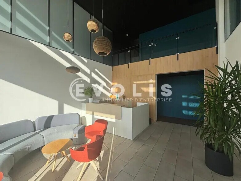 Flex in Jonage for lease - Building Photo - Image 2 of 14
