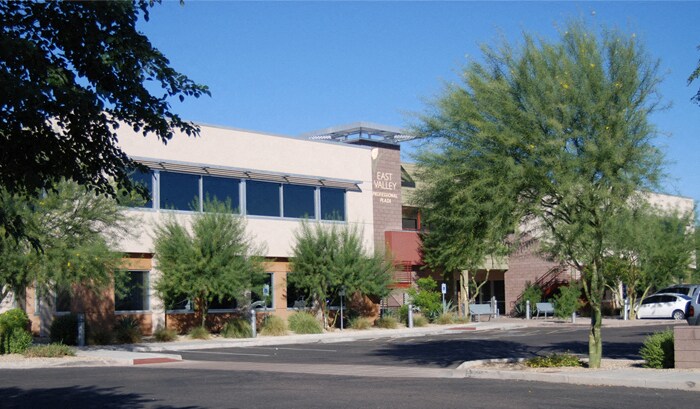 1220 S Higley Rd, Mesa, AZ à louer - Photo du bâtiment - Image 2 de 4