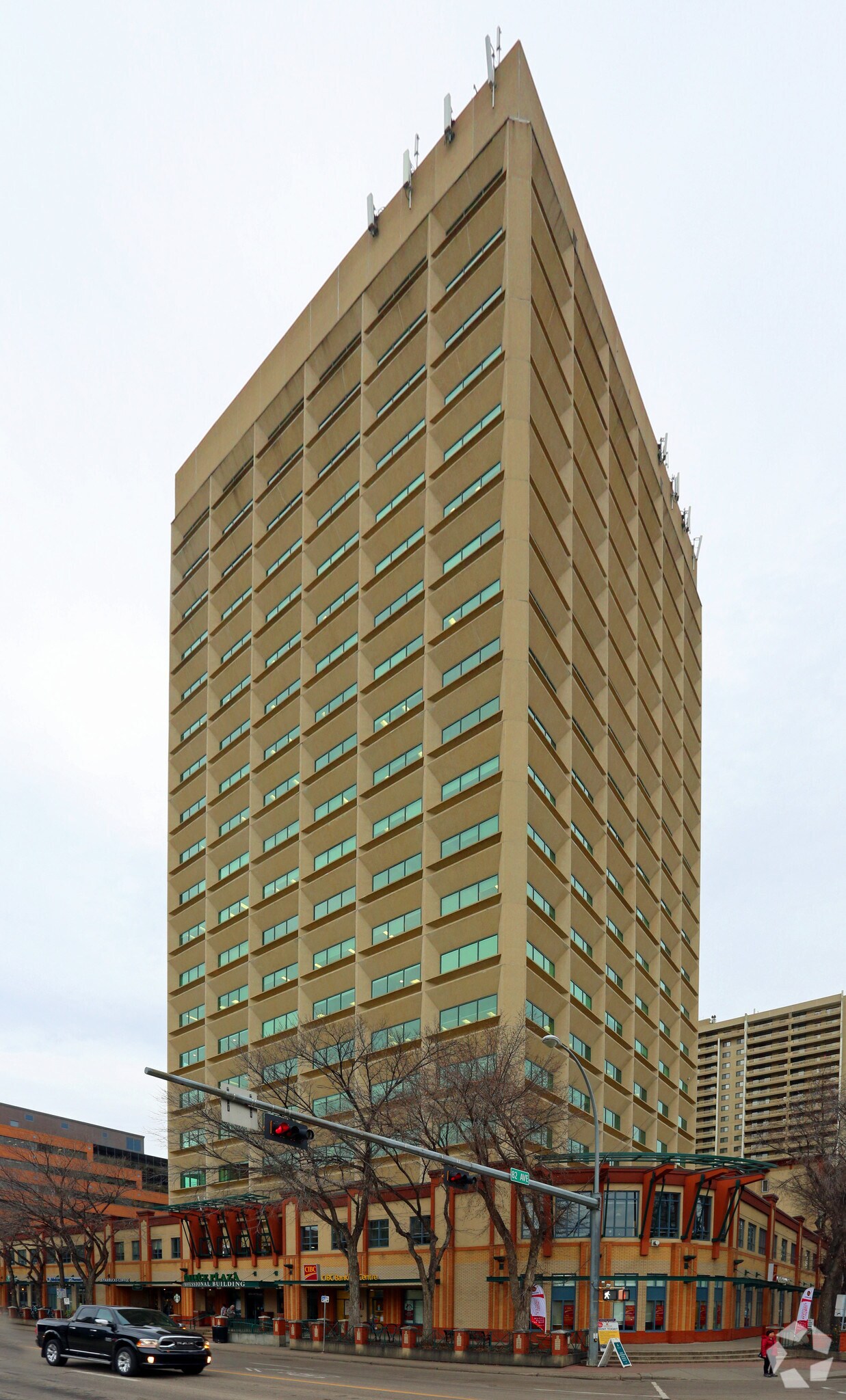 8215 112th St NW, Edmonton, AB à louer Photo du bâtiment- Image 1 de 5