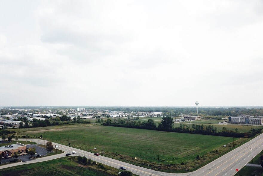 900 N McCarthy Rd, Appleton, WI à vendre - Photo du bâtiment - Image 3 de 5