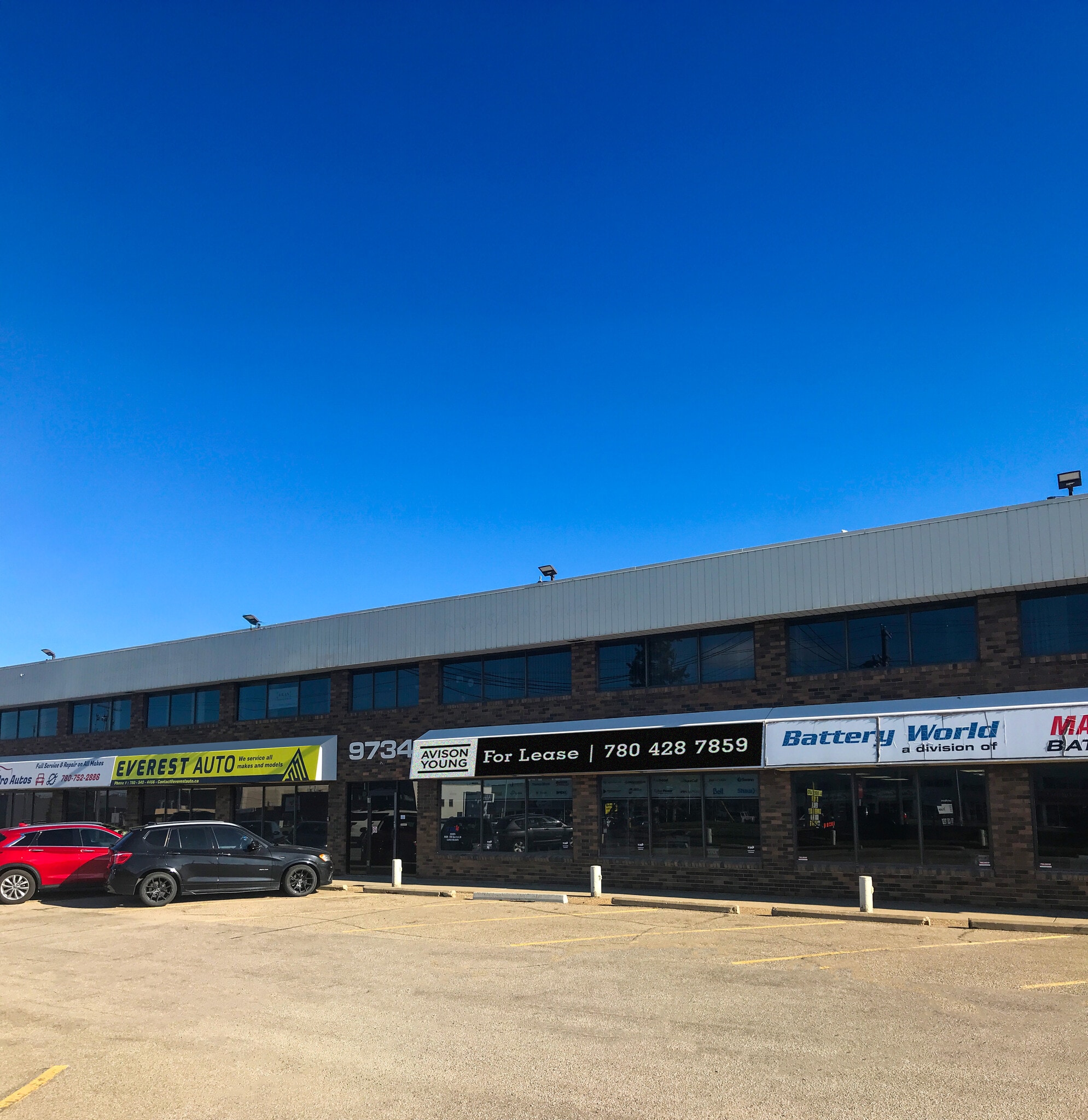 9730-9738 51st Ave NW, Edmonton, AB à louer Photo intérieure- Image 1 de 5