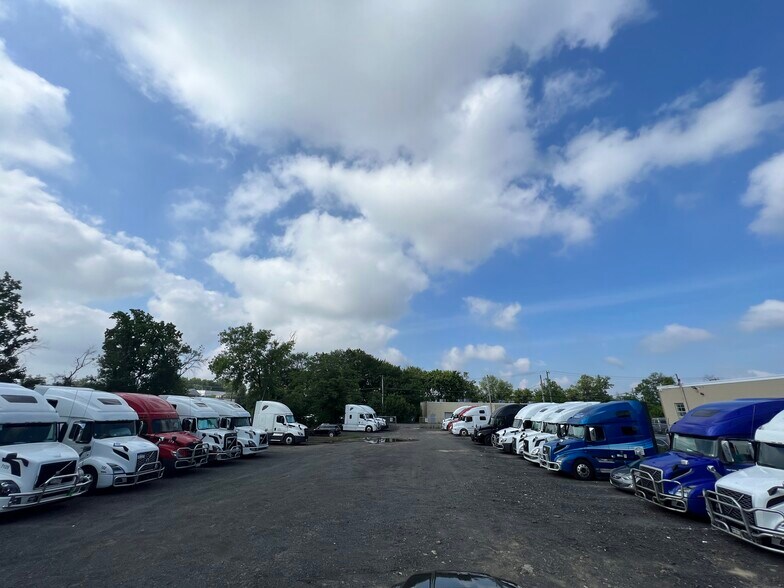 2067 Bennett, Philadelphia, PA à louer - Photo du bâtiment - Image 3 de 11