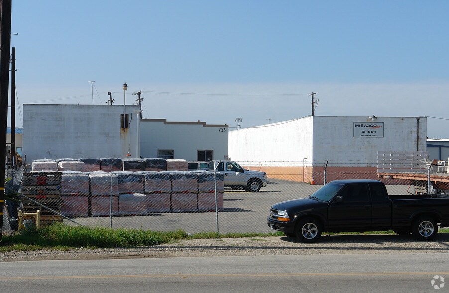 725 Pacific Ave, Oxnard, CA à vendre - Photo du bâtiment - Image 3 de 4