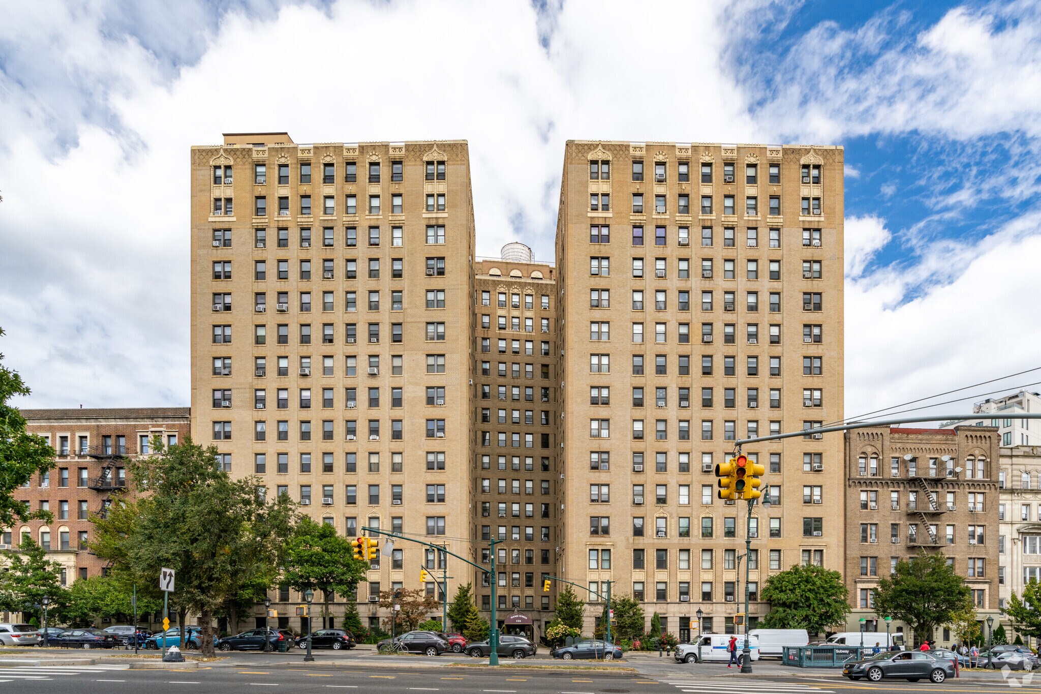 135 Eastern Pkwy, Brooklyn, NY à louer Photo principale- Image 1 de 22
