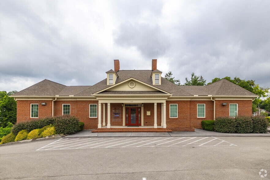 535 W Lamar Alexander Pky, Maryville, TN à louer - Photo du bâtiment - Image 1 de 2