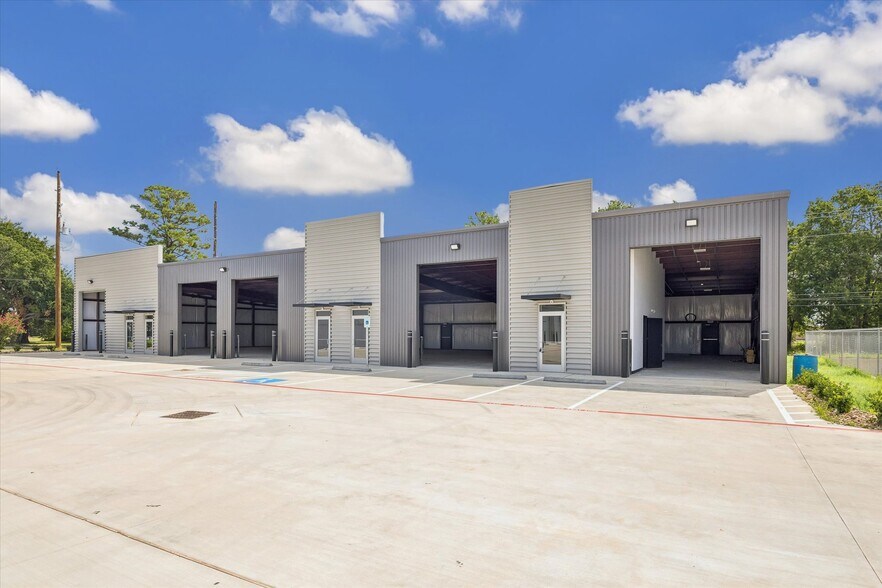 19103 Hufsmith Kohrville Rd, Tomball, TX à louer - Photo du bâtiment - Image 2 de 33