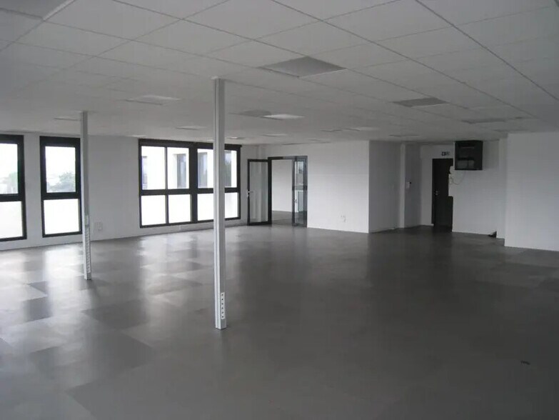 Office in Aubagne for lease - Interior Photo - Image 1 of 6