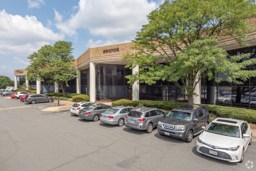 14130 Sullyfield Cir, Chantilly, VA à louer - Photo du bâtiment - Image 1 de 4