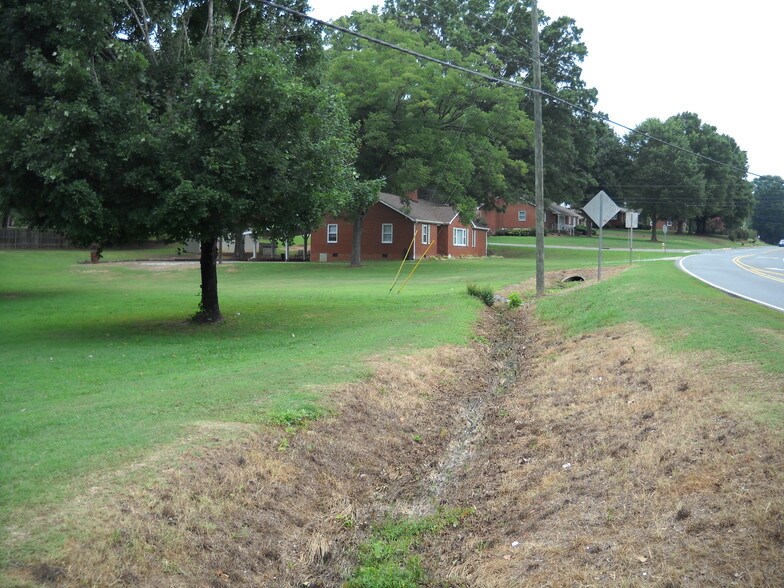 9007 Beatties Ford Rd, Huntersville, NC for sale - Other - Image 1 of 12