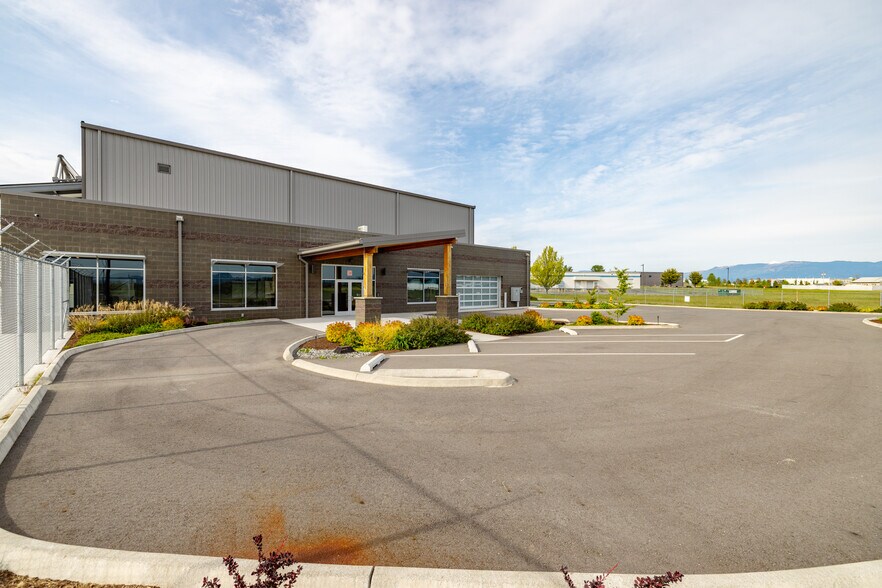 15466 Airport Dr, Burlington, WA for sale - Building Photo - Image 2 of 32