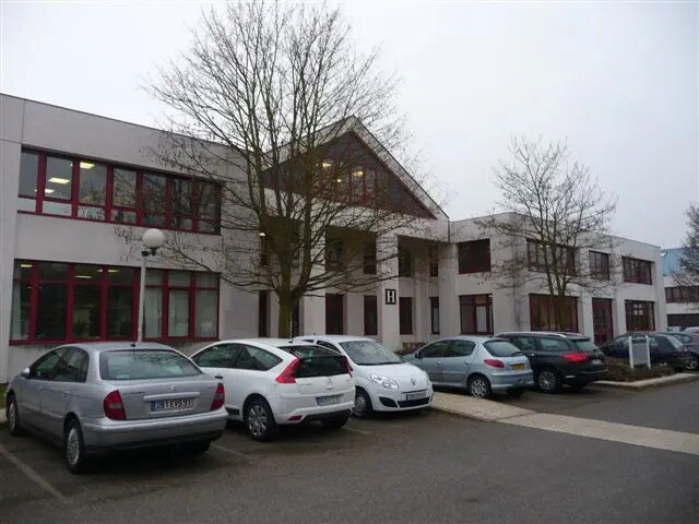 1 Rue De Terre Neuve, Les Ulis à louer - Photo du bâtiment - Image 1 de 7