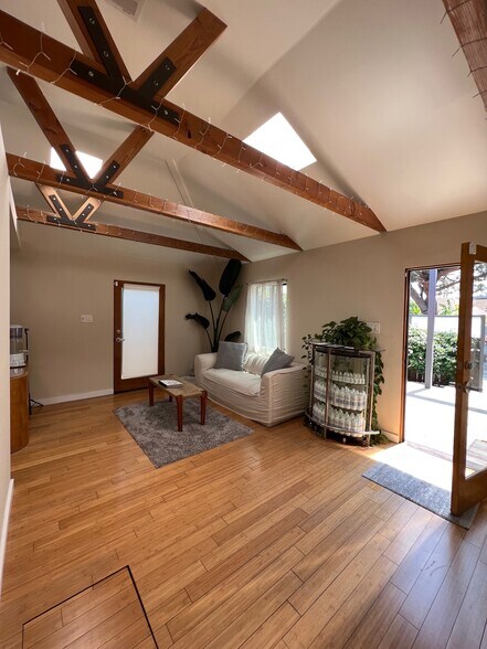 3379-3383 Robertson Pl, Los Angeles, CA for lease - Interior Photo - Image 2 of 10