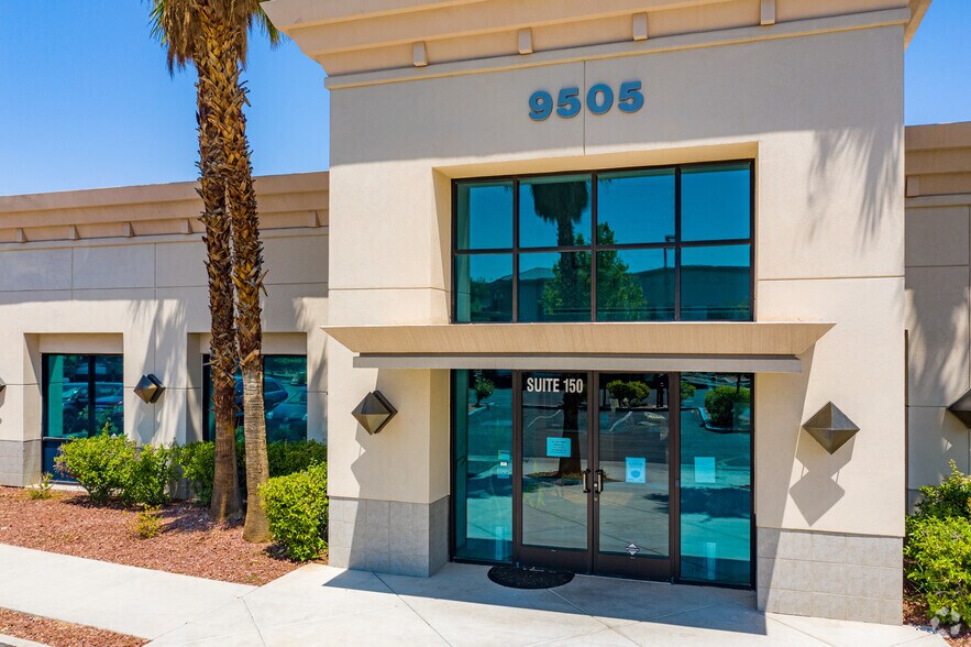 9505 Hillwood Dr, Las Vegas, NV à louer - Photo du bâtiment - Image 2 de 3