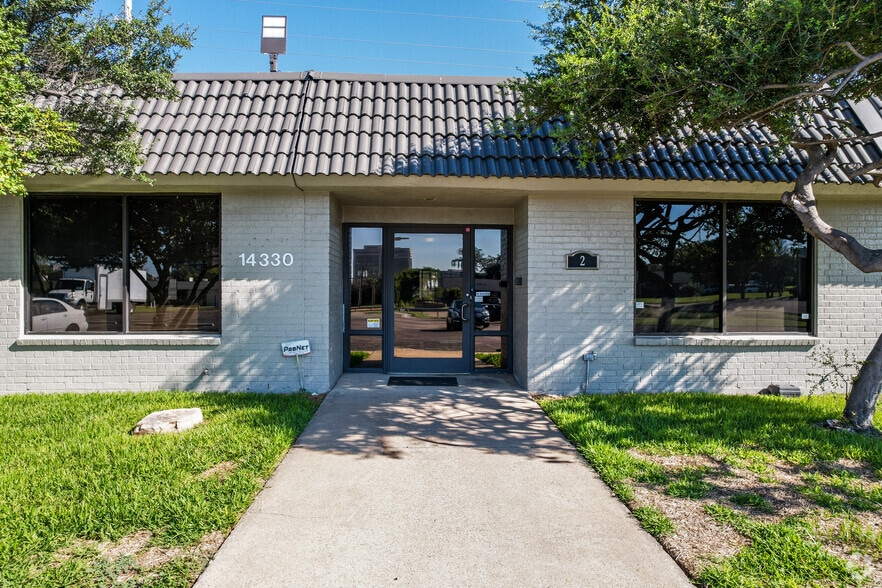14330 Midway Rd, Farmers Branch, TX à louer - Photo du bâtiment - Image 3 de 9