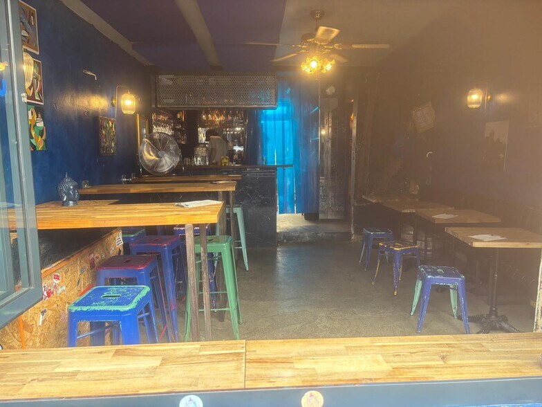 15 Rue Des Trois Frères, Paris à vendre - Photo du bâtiment - Image 2 de 7
