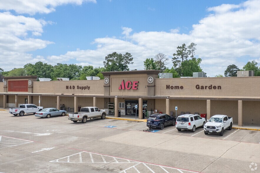 142 S Main St, Lumberton, TX for lease - Building Photo - Image 2 of 4