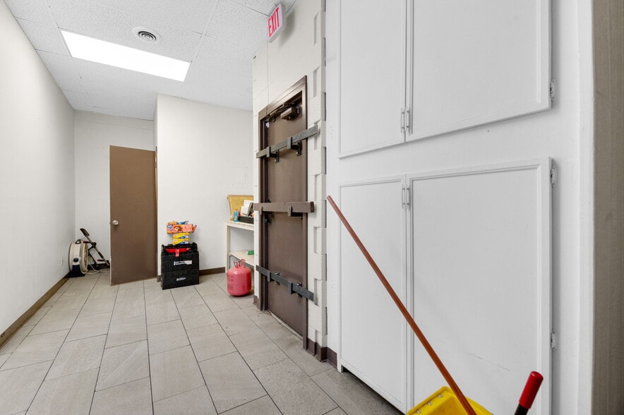 831 S Circle Dr, Colorado Springs, CO for sale - Building Photo - Image 3 of 34