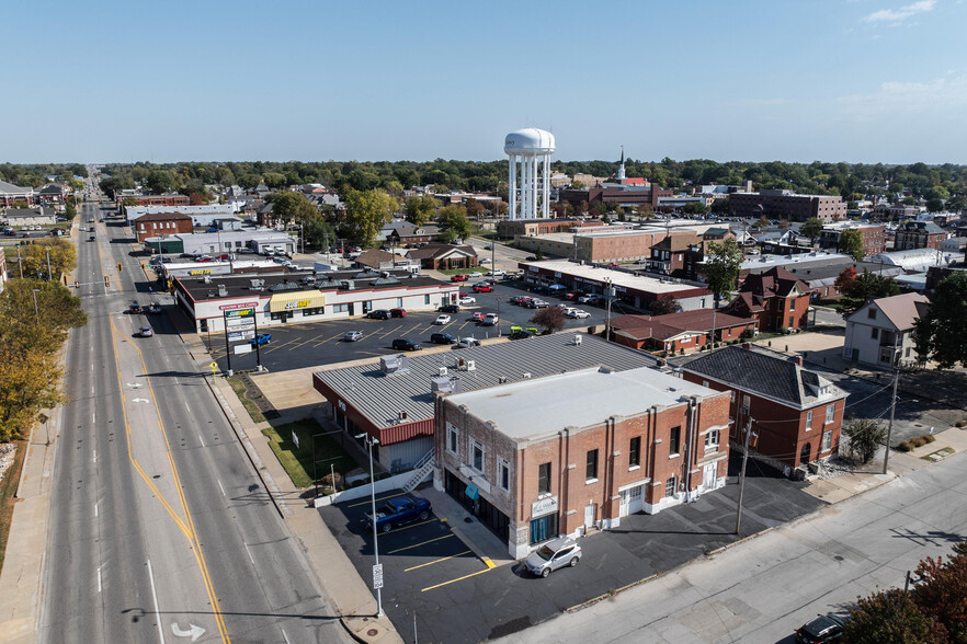 900 Broadway St, Quincy, IL for sale - Building Photo - Image 1 of 38